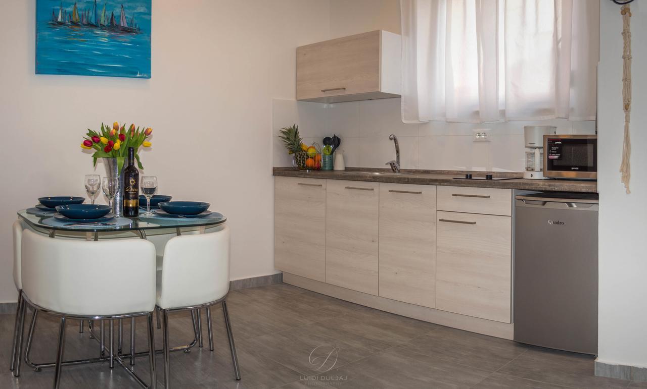 Sun Studio Apartments Трогир Экстерьер фото