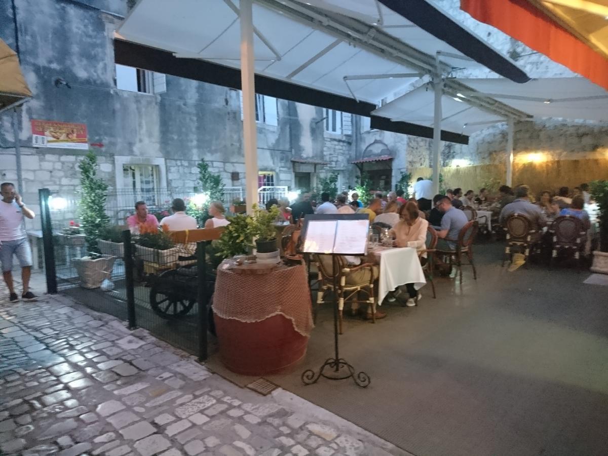 Sun Studio Apartments Трогир Экстерьер фото